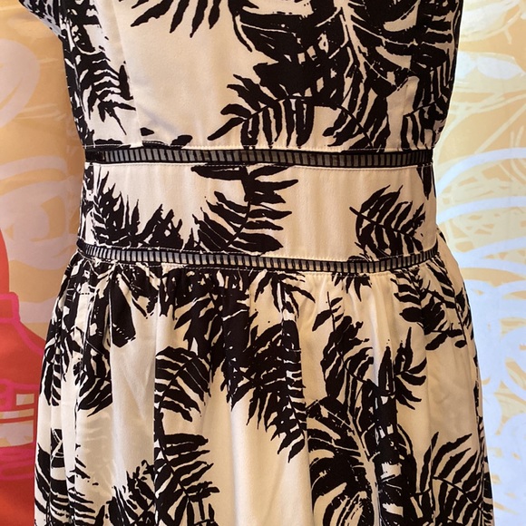 NEW BLACK AND WHITE PALM LEAF DESIGN MAXI HALTER DRESS BODICE CUT OUT SIZE MED - Picture 3 of 11